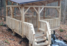 Lesy ČR postavily altán u Mléčného pramene na Velké Moravě