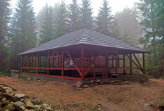 Arnoštovu leštírnu na naučné stezce Sklářství na Tachovsku zrekonstruoval státní podnik Lesy ČR