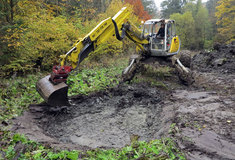 Ochránci přírody obnovují s lesníky vodní tůně