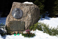 Lesníci si se svými kolegy připomněli 70. výročí úmrtí kancléře Přemysla Šámala.