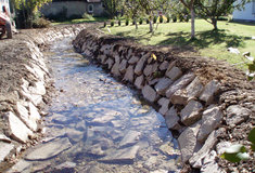 Lesy ČR dokončily protipovodňovou ochranu obce Rybník na Orlickoústecku