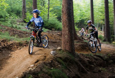 Trasy Singltreku pod Smrkem hodnotí britský expert Dafydd Davis