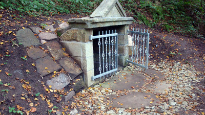 STUDÁNKA POD HRADEM POTŠTEJN