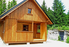 U Protržené přehrady v Jizerských horách se otevírá “útulna“