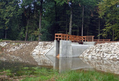 Rekonstrukce vodní nádrže U Dubu na Jesenicku je dokončena