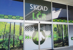 Zaměstnanci podniku Lesy ČR si mohou pracovní oděvy a obuv vybrat