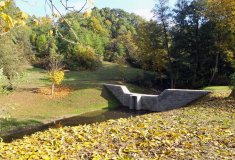 Lesy ČR budují další protipovodňové opatření na Čeložnickém potoce